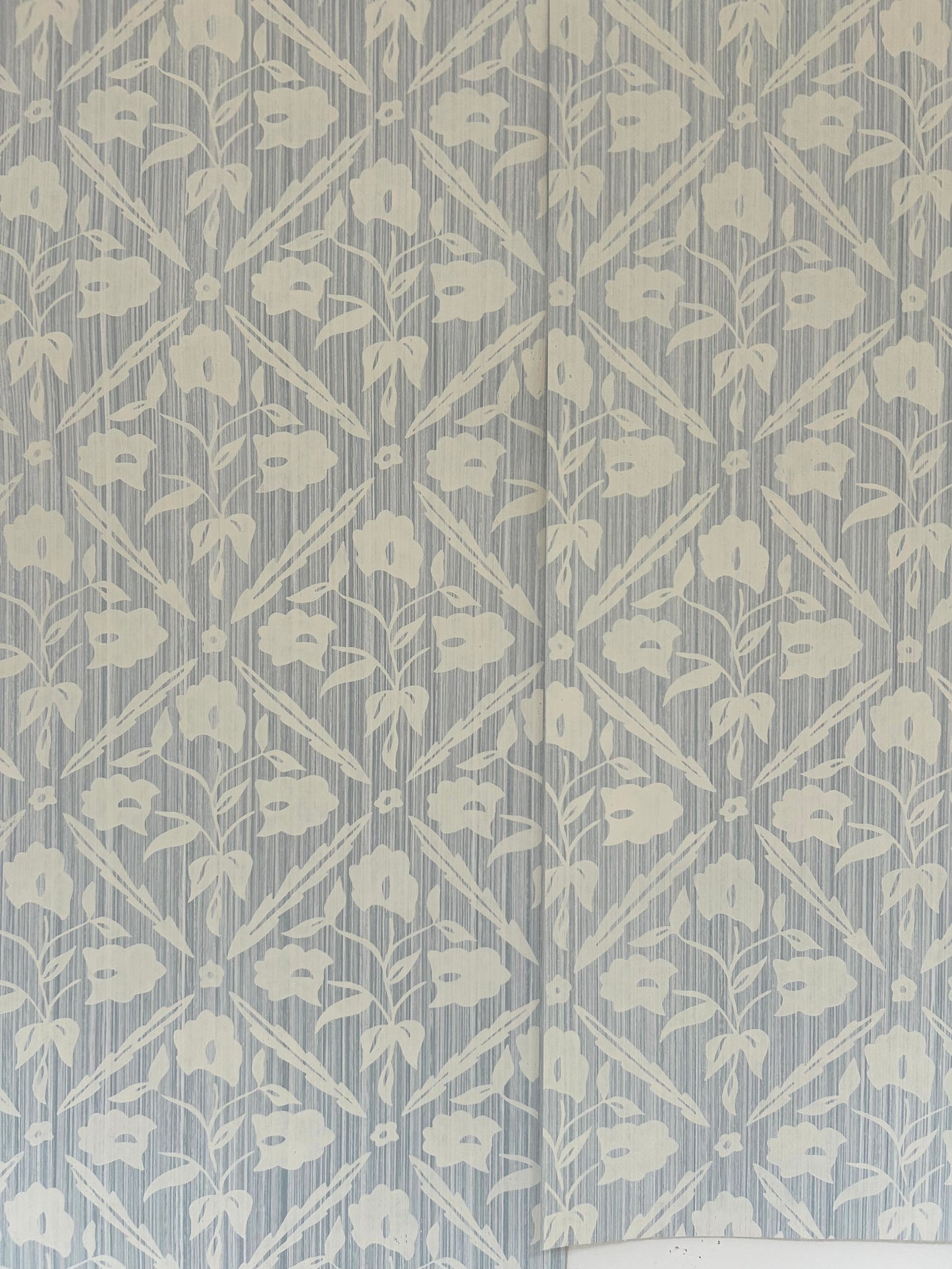 Hand-Painted Strié Wallpaper rolls